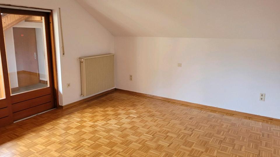 Etagenwohnung Bad Laasphe - 5 Zimmer, 130 m&sup2;, 700&euro; | Angebot:25221271