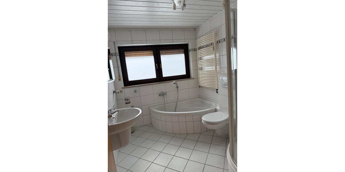 Etagenwohnung Stadtallendorf - 4 Zimmer, 122 m&sup2;, 915&euro; | Angebot:26248558