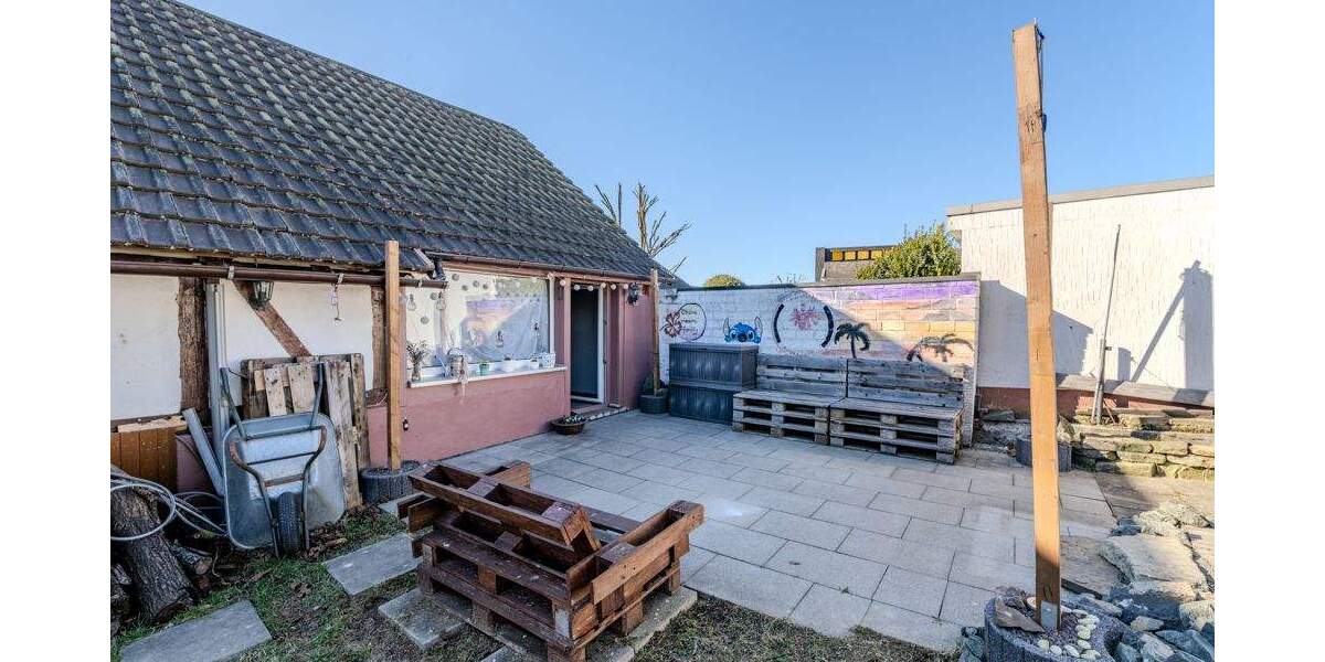 Einfamilienhaus Breidenbach - 7 Zimmer, 220 m&sup2;, 99.000&euro; | Angebot:25780902