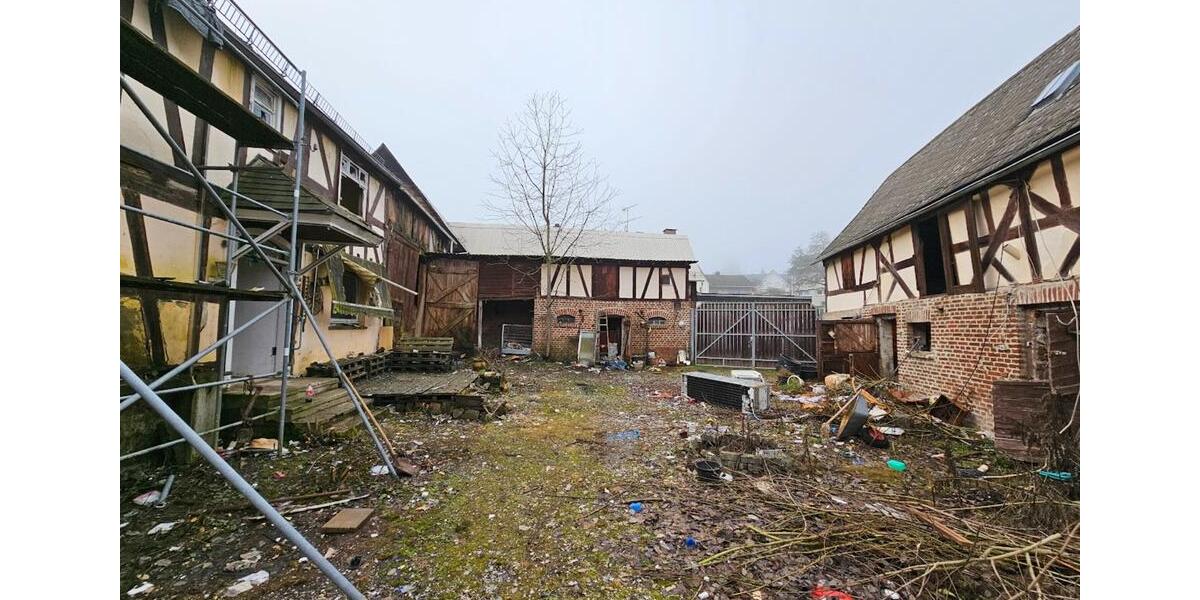 Mehrfamilienhaus, Wohnhaus Bad Endbach - 14 Zimmer, 550 m&sup2;, 99.000&euro; | Angebot:25180040