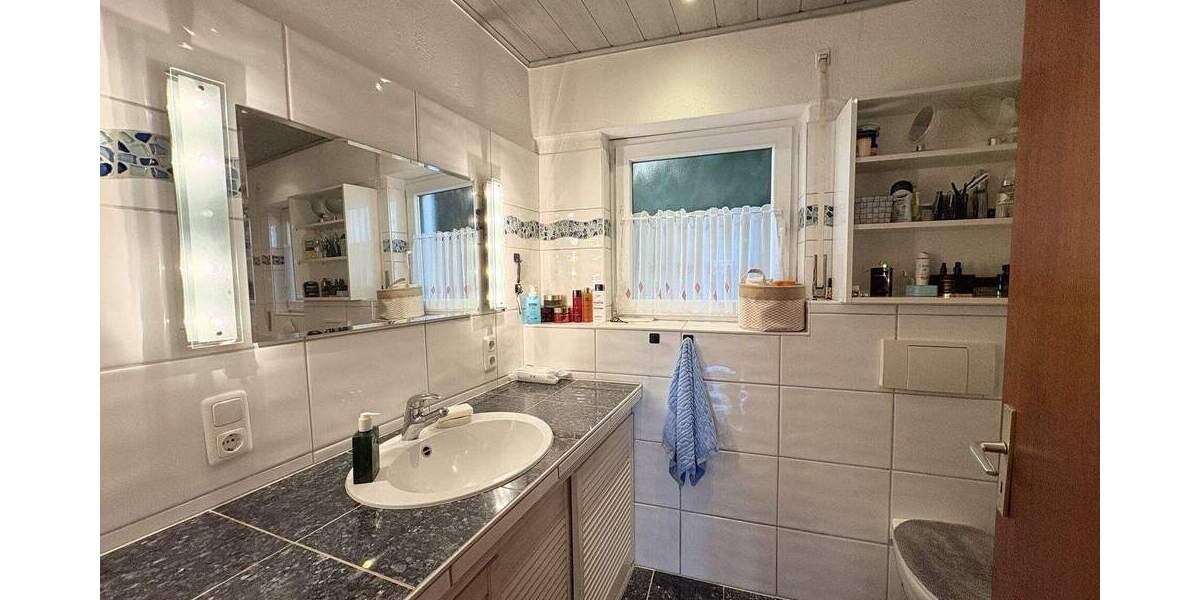 Mehrfamilienhaus, Wohnhaus Stadtallendorf-Wolferode Wolferode - 6 Zimmer, 208 m&sup2;, 299.900&euro; | Angebot:25775613