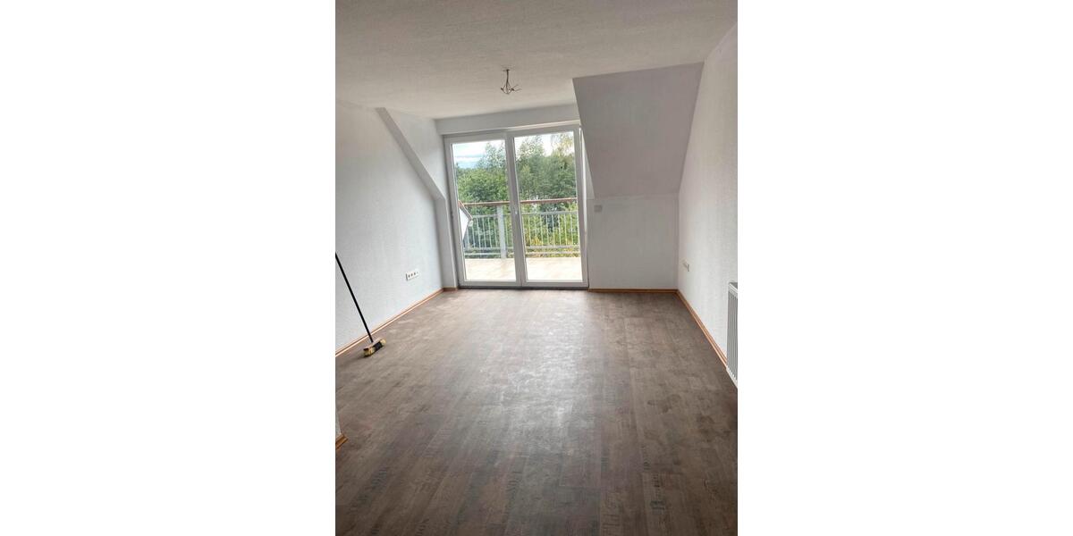 Dachgeschoßwohnung Staufenberg - 3 Zimmer, 95 m&sup2;, 1.000&euro; | Angebot:26043204