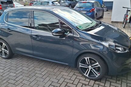 Peugeot 208 77.000 km 9.500 &euro; Wohratal 35288