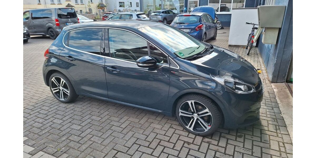 Peugeot 208 77.000 km 9.500 &euro; Wohratal 35288