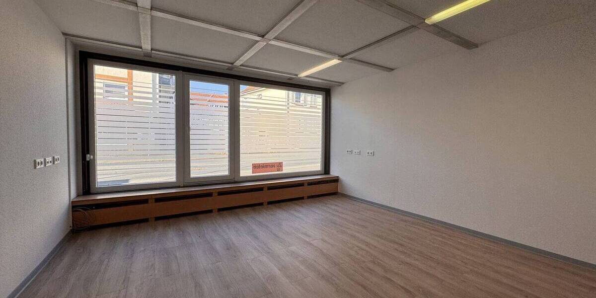 Gewerbeobjekt Kirchhain - 7 Zimmer, 341 m&sup2;, 3.000&euro; | Angebot:26092897