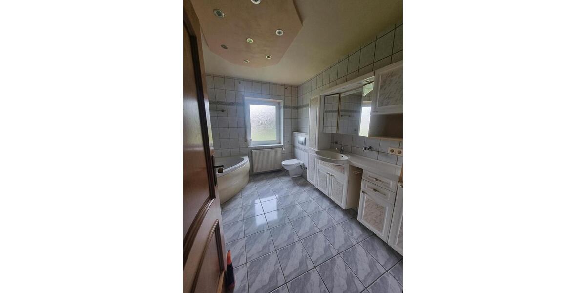 Einfamilienhaus Neustadt (Hessen) - 6 Zimmer, 240 m&sup2;, 270.000&euro; | Angebot:24398141