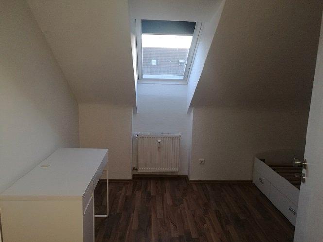 Dachgeschoßwohnung Gießen Anneröder Siedlung - 8 Zimmer, 140 m&sup2;, 280&euro; | Angebot:26041998