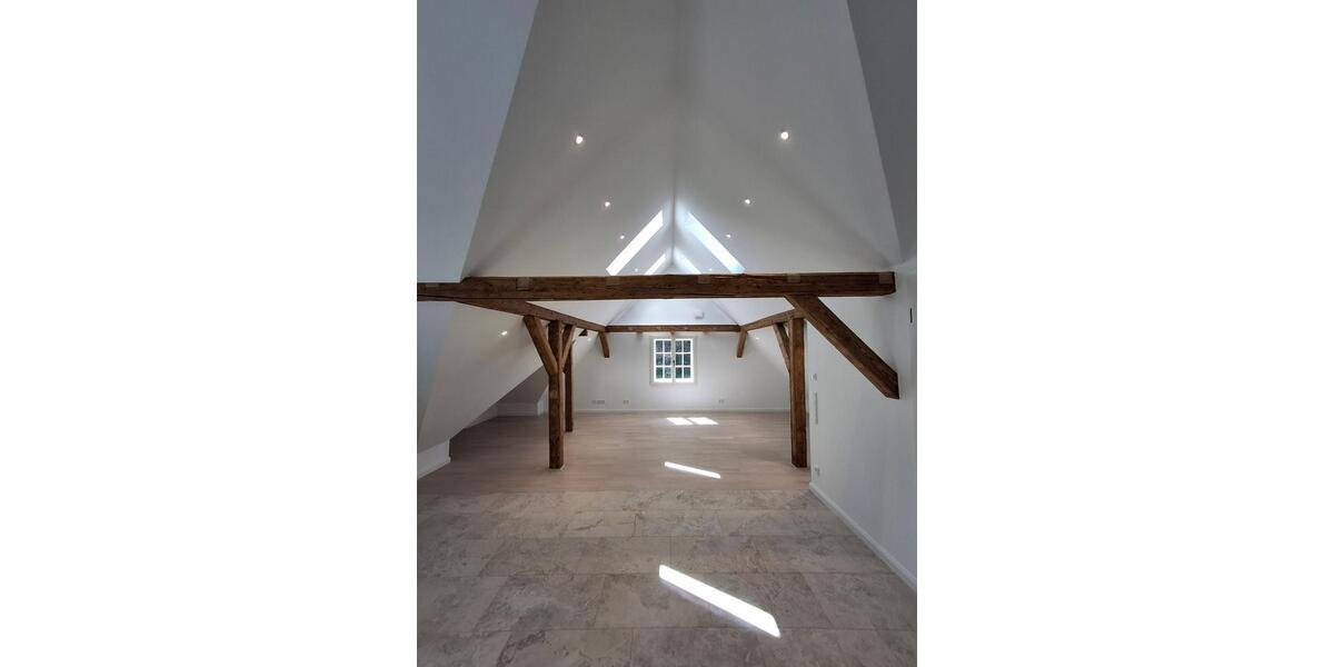 Dachgeschoßwohnung Marburg - 3 Zimmer, 119 m&sup2;, 2.450&euro; | Angebot:25880812