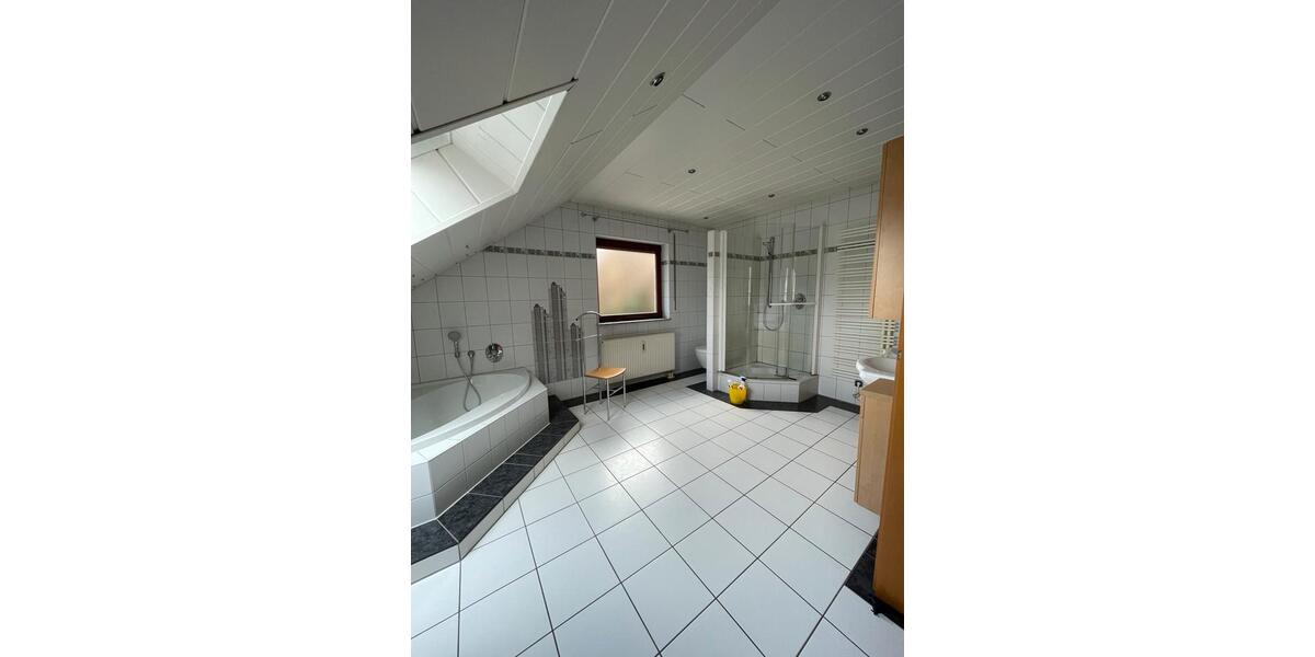 Dachgeschoßwohnung Wettenberg - 4 Zimmer, 100 m&sup2;, 950&euro; | Angebot:25656953