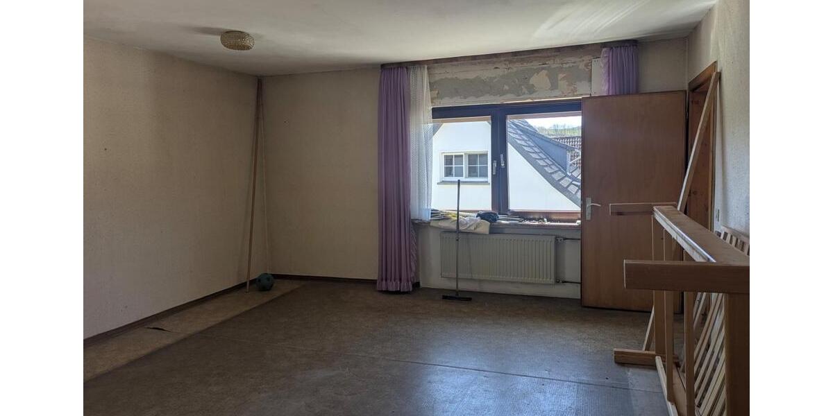 Einfamilienhaus Battenberg (Eder) - 5 Zimmer, 200 m&sup2;, 120.000&euro; | Angebot:26221855