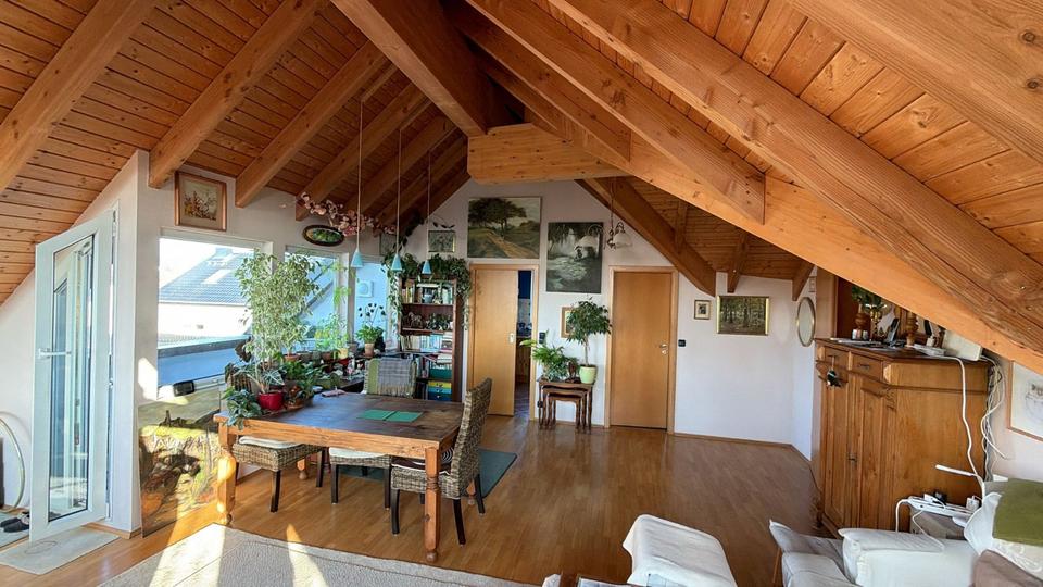 Dachgeschoßwohnung Wettenberg - 4 Zimmer, 104 m&sup2;, 1.090&euro; | Angebot:26563553