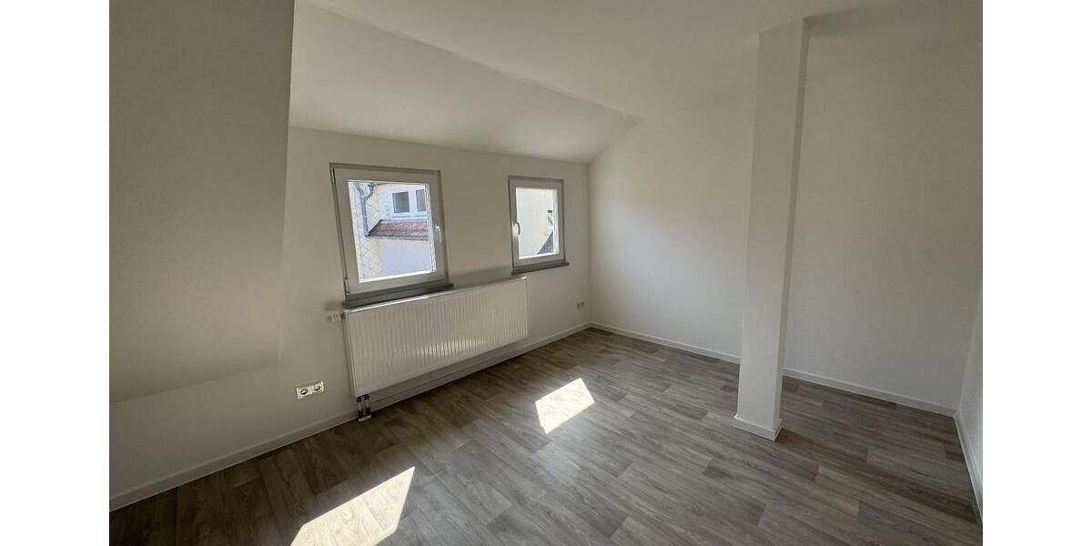 Dachgeschoßwohnung Homberg (Ohm) - 4 Zimmer, 117 m&sup2;, 1.100&euro; | Angebot:24878845