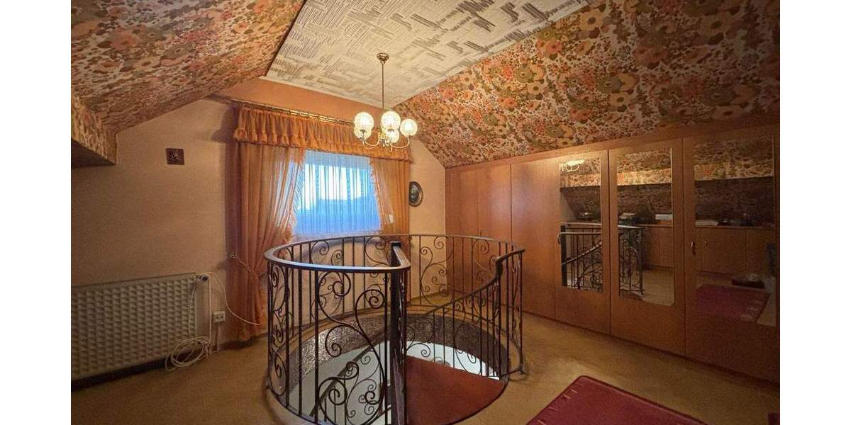 Mehrfamilienhaus, Wohnhaus Gladenbach / Mornshausen Mornshausen - 8 Zimmer, 280 m&sup2;, 299.000&euro; | Angebot:25736624