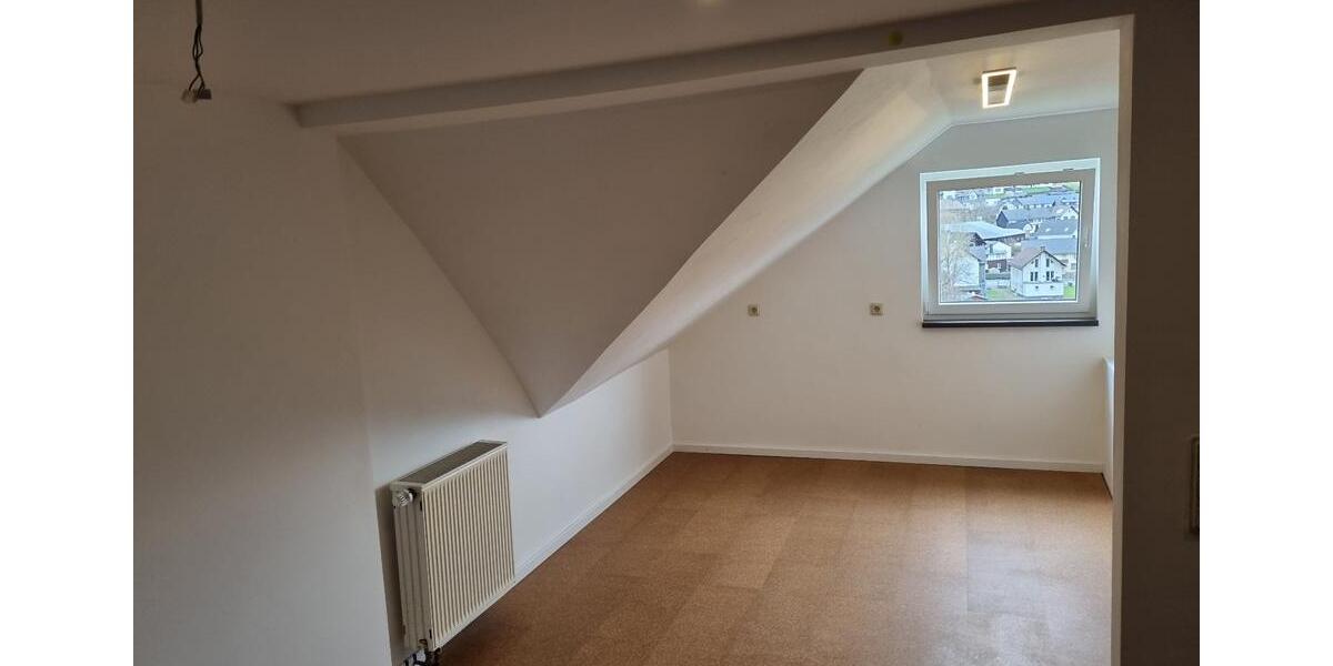 Dachgeschoßwohnung Angelburg - 3 Zimmer, 80 m&sup2;, 550&euro; | Angebot:25045898