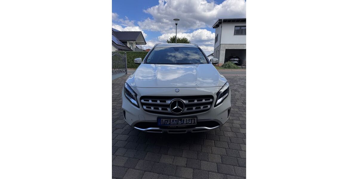 Mercedes-Benz GLA 220 125.000 km 17.000 &euro; Battenberg Eder 35088