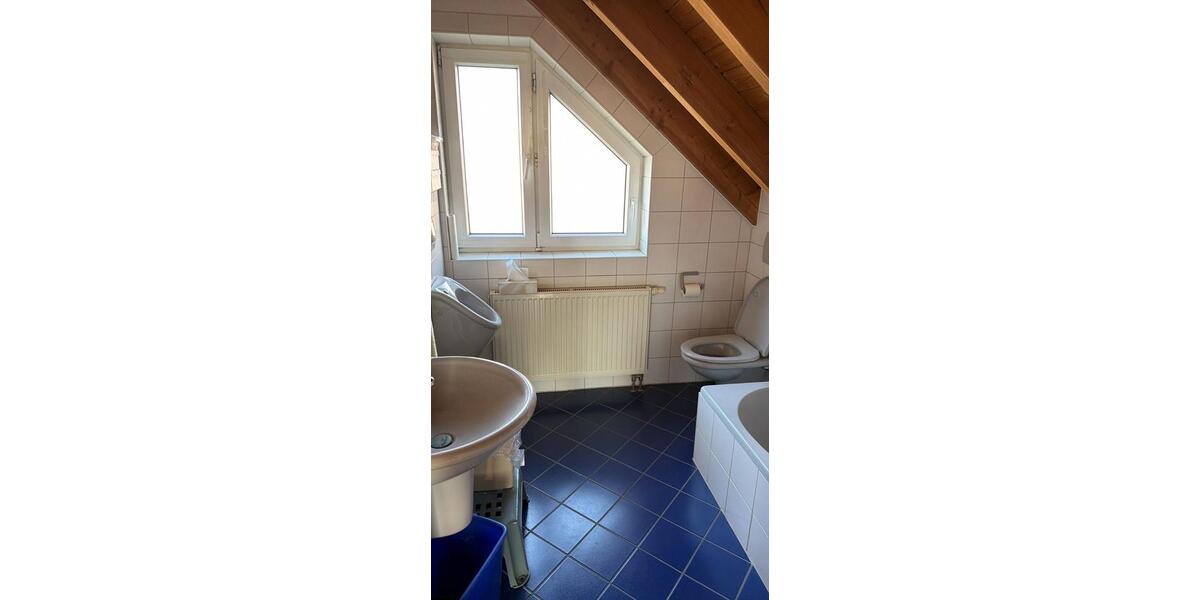 Dachgeschoßwohnung Wettenberg - 4 Zimmer, 104 m&sup2;, 1.090&euro; | Angebot:26563553