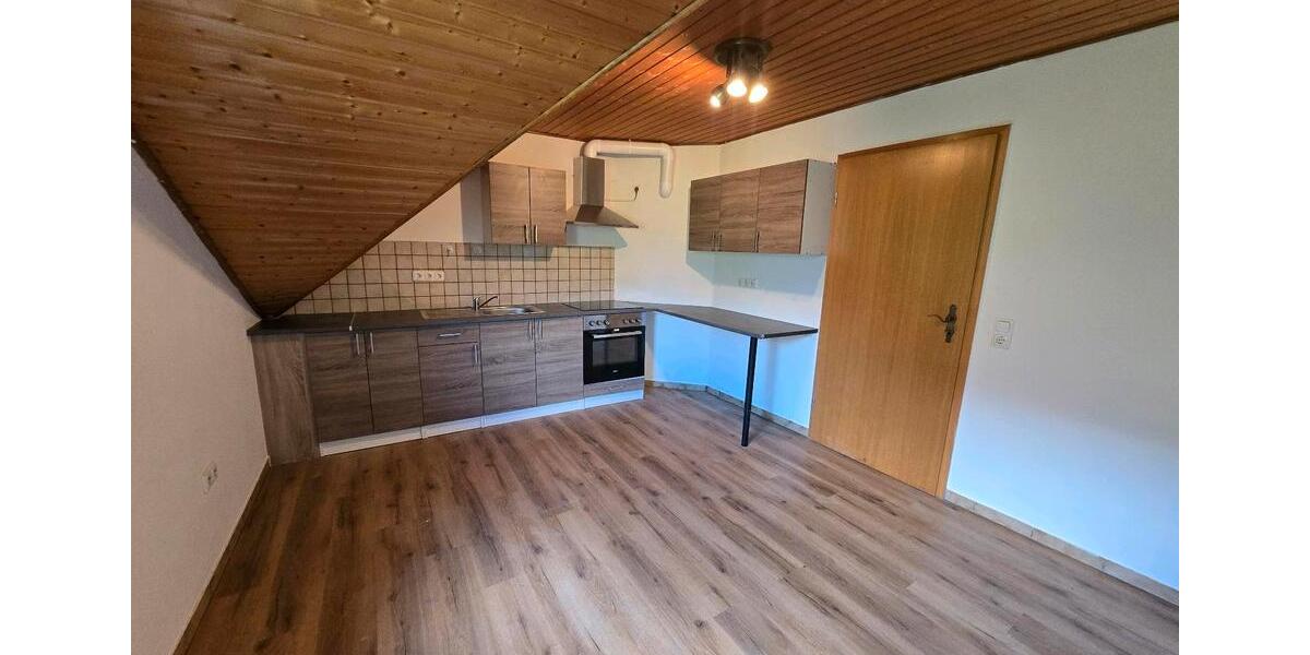Dachgeschoßwohnung Grünberg - 3 Zimmer, 93 m&sup2;, 900&euro; | Angebot:26432407