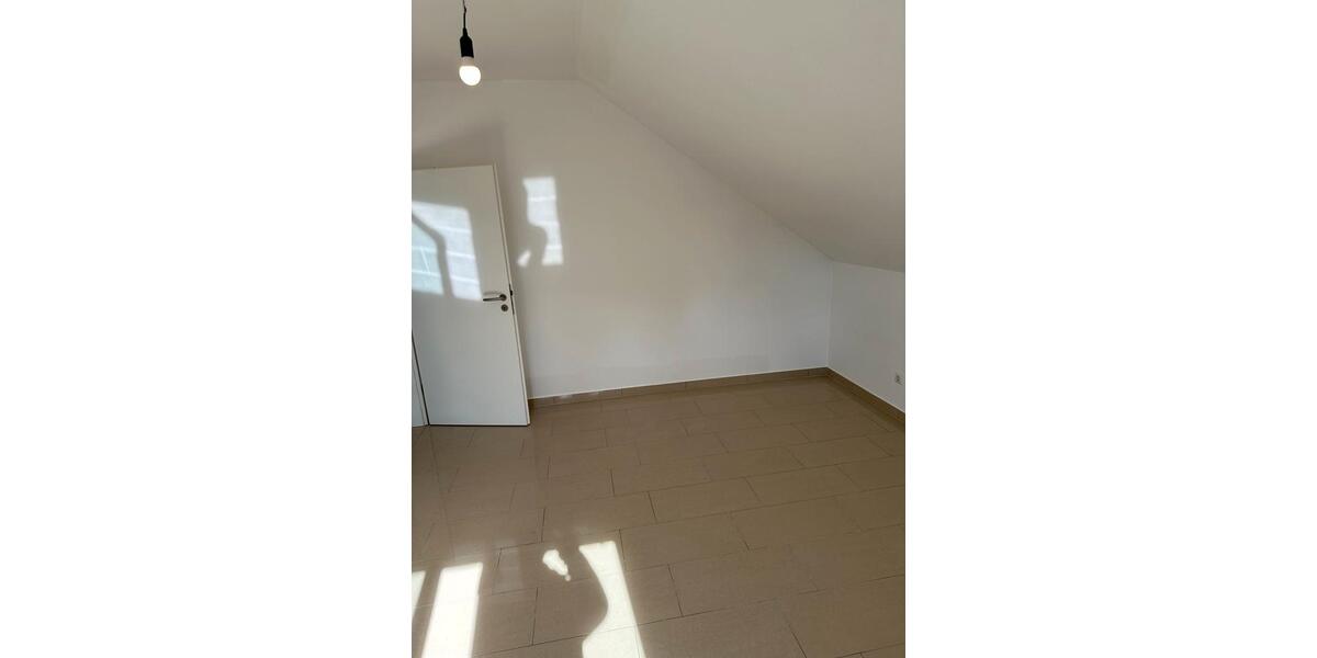 Dachgeschoßwohnung Gießen Wieseck - 3 Zimmer, 90 m&sup2;, 1.150&euro; | Angebot:26050734