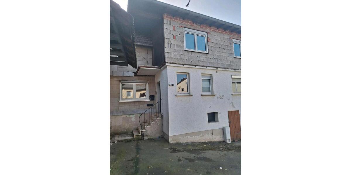 Einfamilienhaus Biedenkopf - 10 Zimmer, 140 m&sup2;, 105.000&euro; | Angebot:26198689