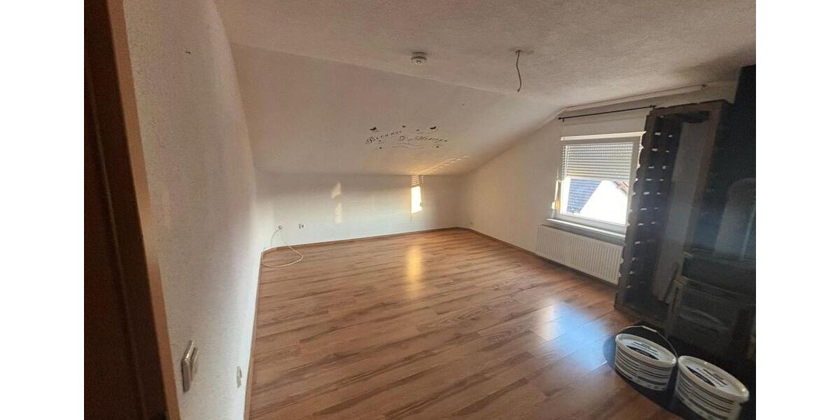 Dachgeschoßwohnung Biedenkopf - 3 Zimmer, 100 m&sup2;, 850&euro; | Angebot:25979948