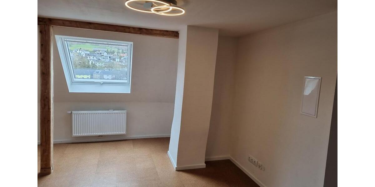 Dachgeschoßwohnung Angelburg - 3 Zimmer, 80 m&sup2;, 550&euro; | Angebot:25045898
