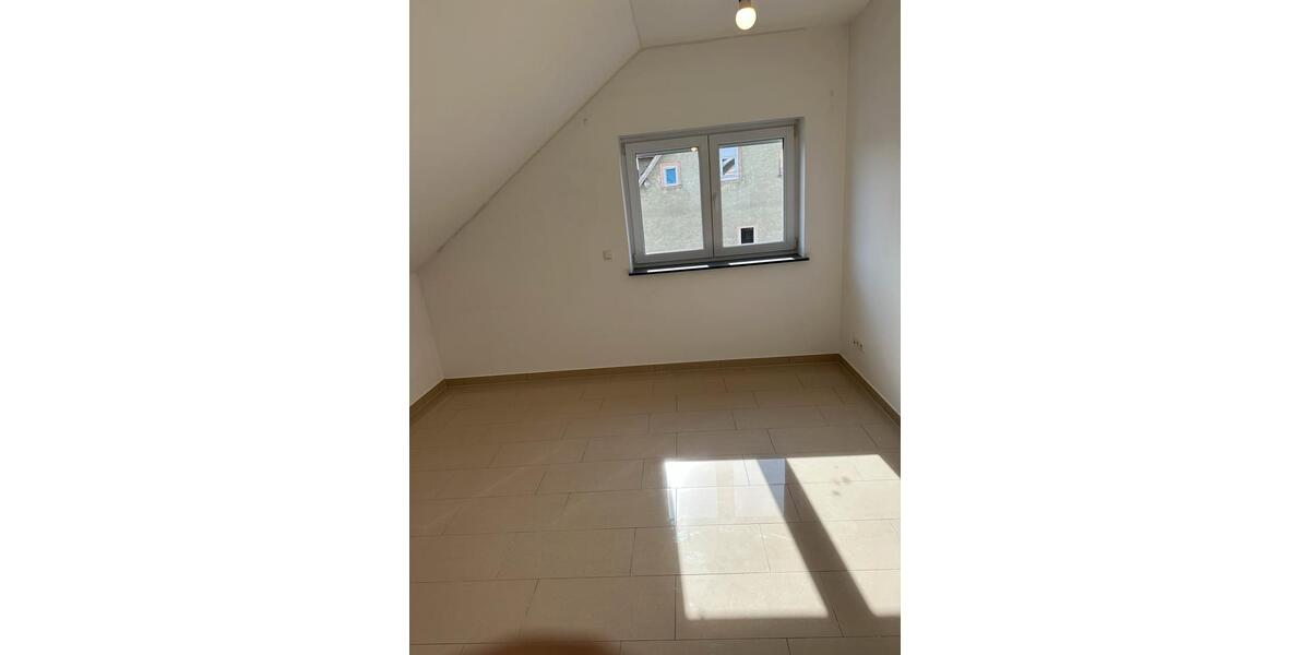 Dachgeschoßwohnung Gießen Wieseck - 3 Zimmer, 90 m&sup2;, 1.150&euro; | Angebot:26050734