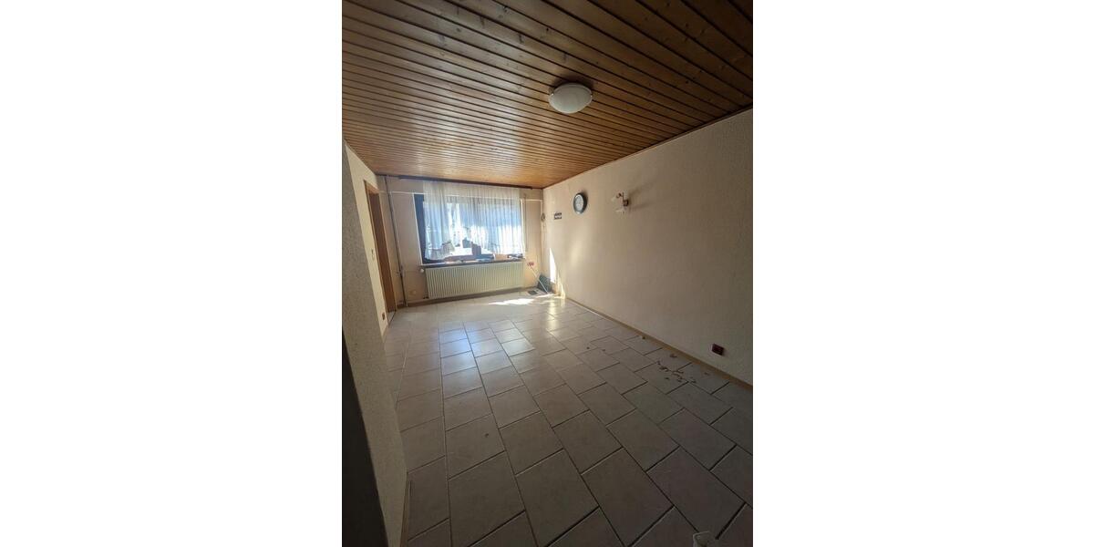 Einfamilienhaus Battenberg (Eder) - 5 Zimmer, 200 m&sup2;, 120.000&euro; | Angebot:26221855