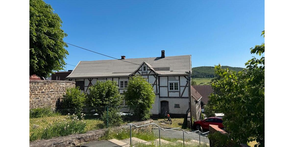 Einfamilienhaus Biedenkopf - 9 Zimmer, 151 m&sup2;, 105.000&euro; | Angebot:26891226