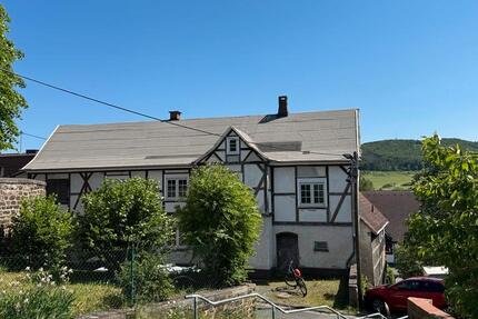 Haus Biedenkopf - 9 Zimmer, 151 m&sup2;, 105.000&euro; | Angebot:26891226