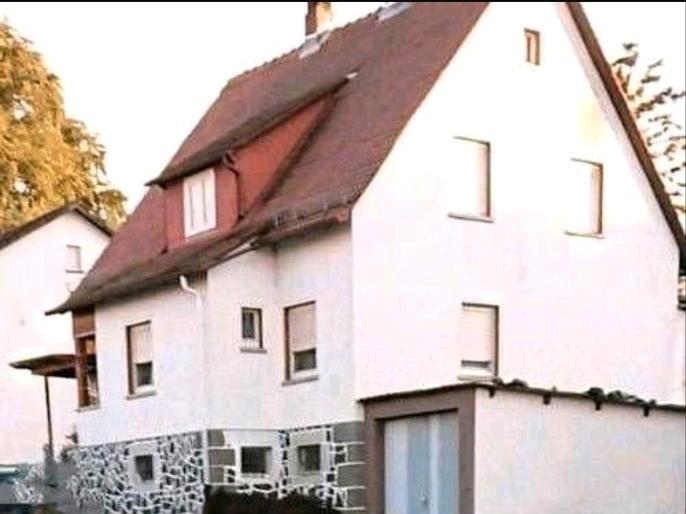 Einfamilienhaus Ebsdorfergrund - 9 Zimmer, 300 m&sup2;, 300.000&euro; | Angebot:27110524