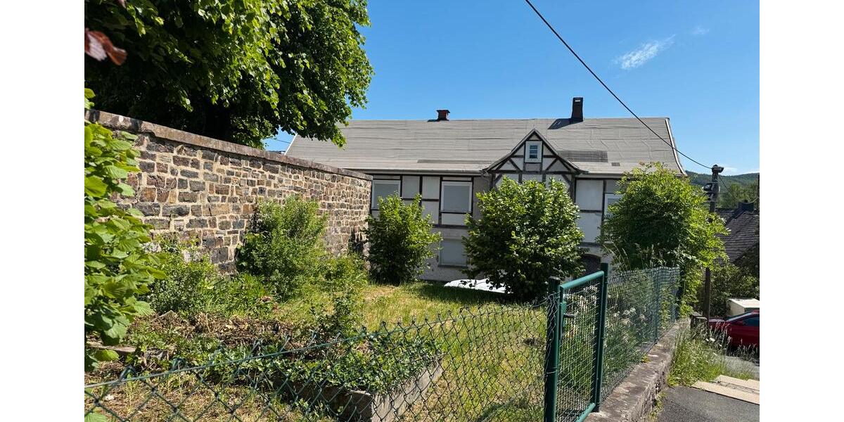 Einfamilienhaus Biedenkopf - 9 Zimmer, 151 m&sup2;, 105.000&euro; | Angebot:26891226
