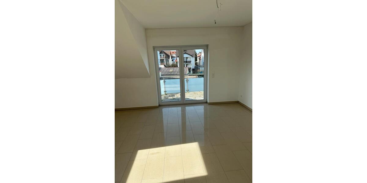 Dachgeschoßwohnung Gießen Wieseck - 3 Zimmer, 90 m&sup2;, 1.150&euro; | Angebot:26050734