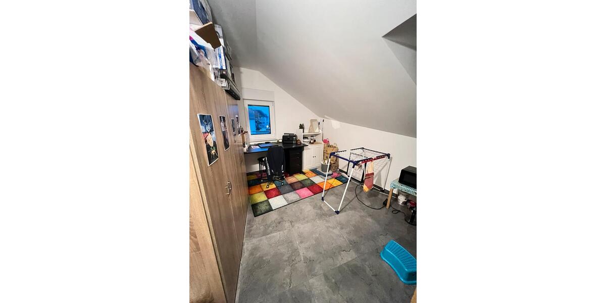 Dachgeschoßwohnung Gießen - 3 Zimmer, 105 m&sup2;, 520&euro; | Angebot:25752113