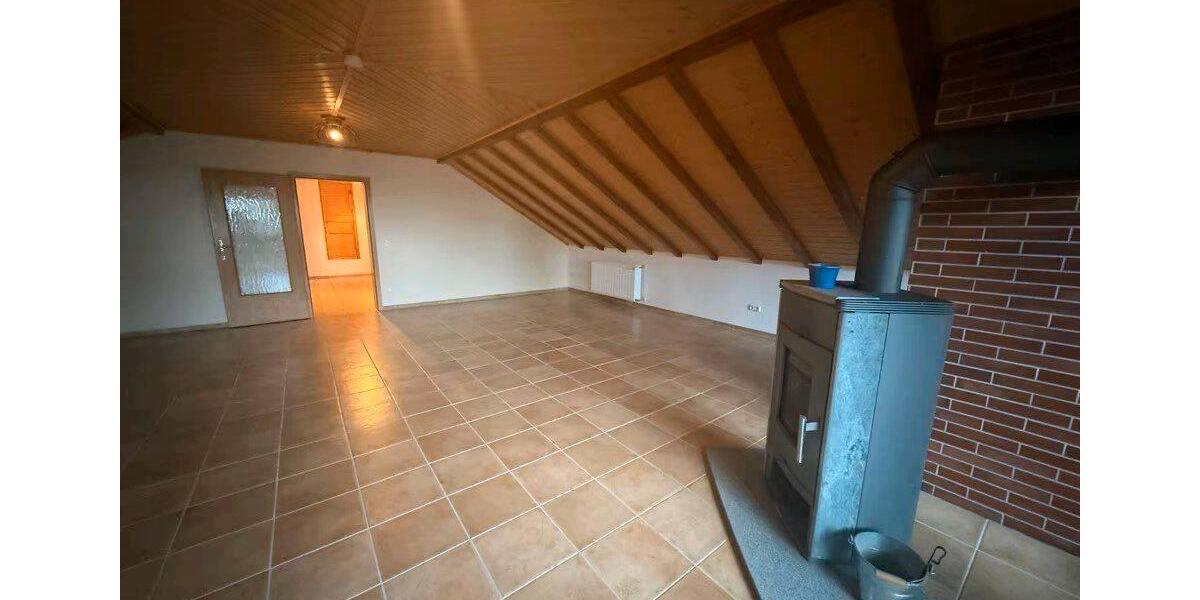 Dachgeschoßwohnung Wetter (Hessen) - 2 Zimmer, 87 m&sup2;, 715&euro; | Angebot:26112066