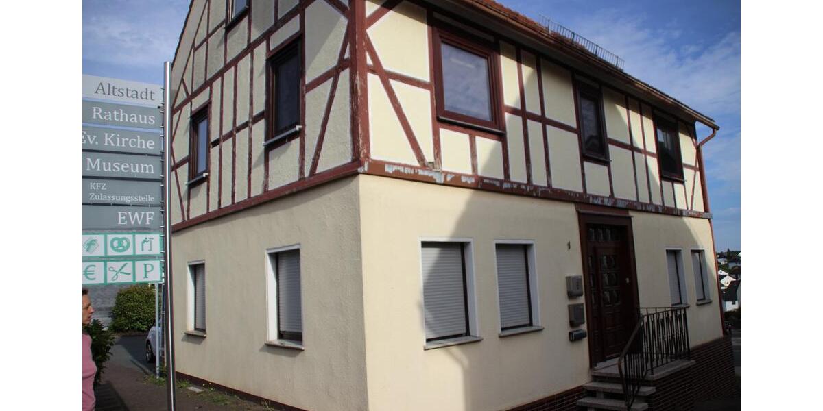 Mehrfamilienhaus, Wohnhaus Battenberg (Eder) - 7 Zimmer, 140 m&sup2;, 149.000&euro; | Angebot:25810354
