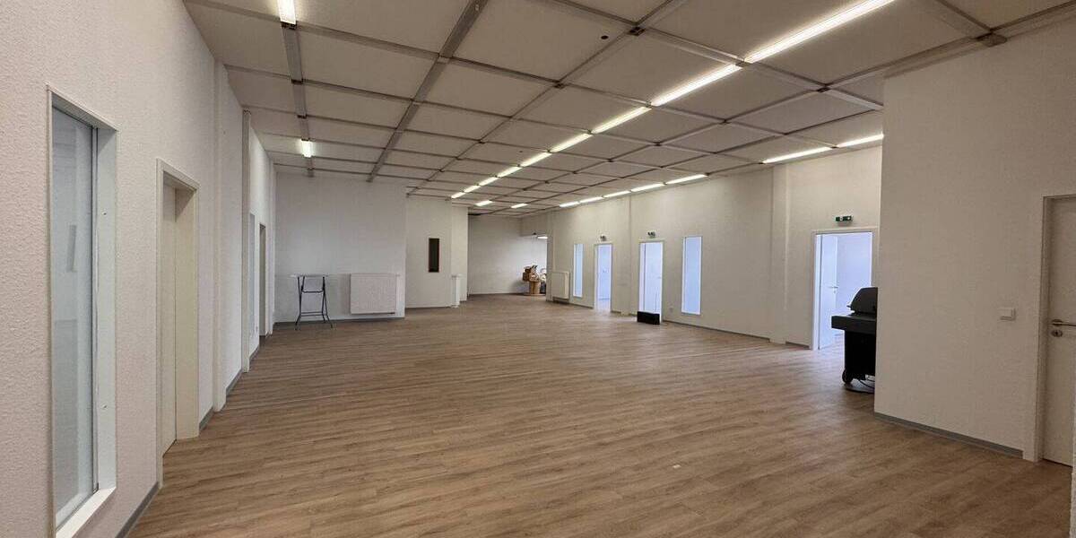 Gewerbeobjekt Kirchhain - 7 Zimmer, 341 m&sup2;, 3.000&euro; | Angebot:26092897