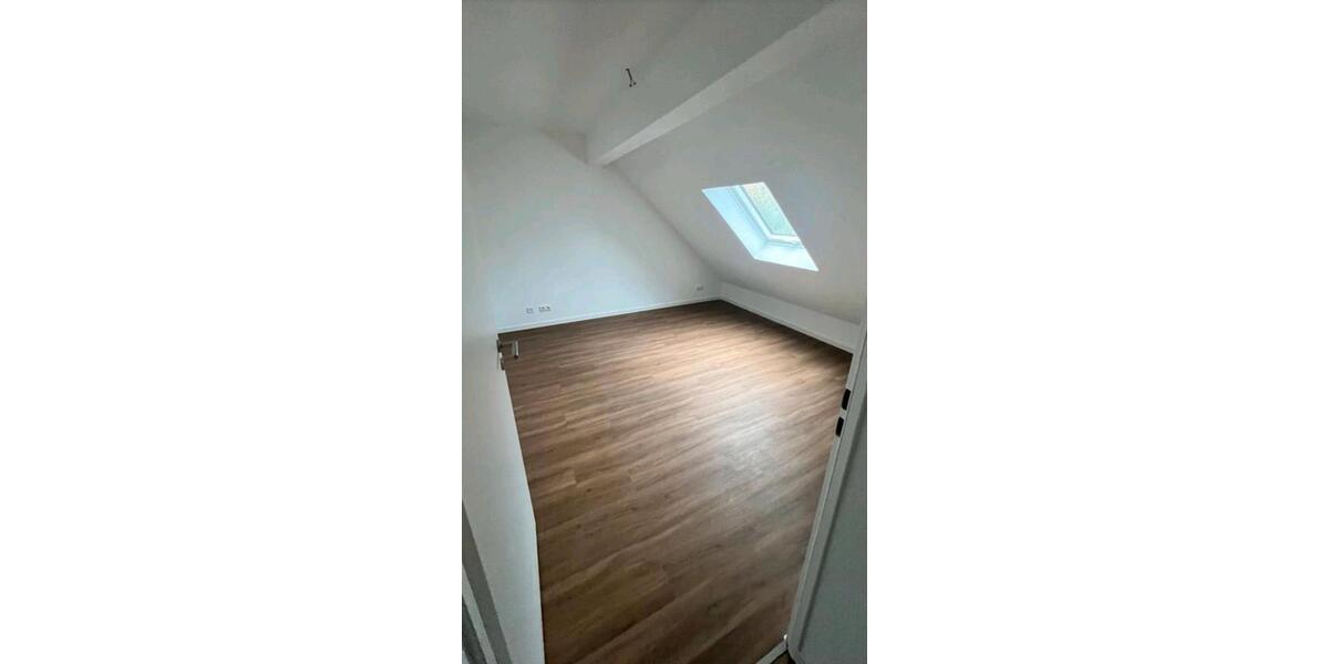 Dachgeschoßwohnung Gießen Wieseck - 4 Zimmer, 90 m&sup2;, 1.100&euro; | Angebot:25920452