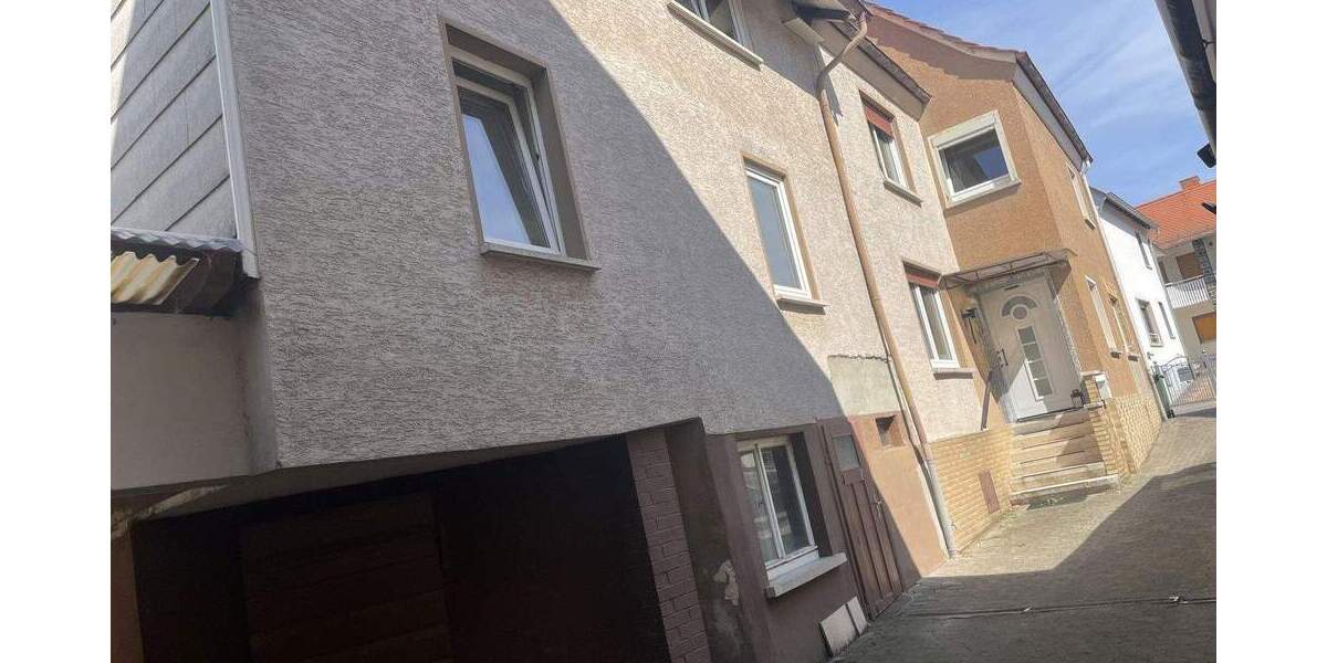 Mehrfamilienhaus, Wohnhaus Buseck Alten-Buseck - 7 Zimmer, 280 m&sup2;, 320.000&euro; | Angebot:25782526
