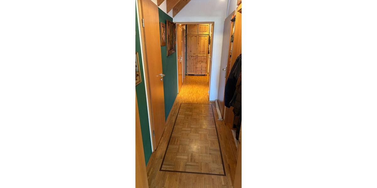 Dachgeschoßwohnung Wettenberg - 4 Zimmer, 104 m&sup2;, 1.090&euro; | Angebot:26563553