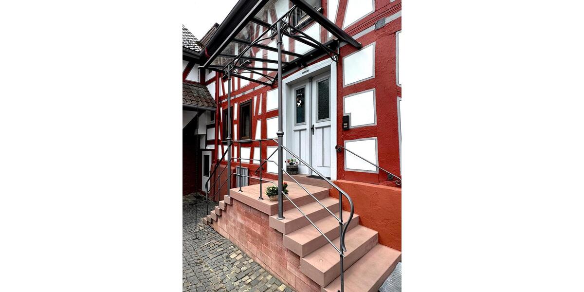 Mehrfamilienhaus, Wohnhaus Kirtorf - 10 Zimmer, 280 m&sup2;, 440.000&euro; | Angebot:26987344
