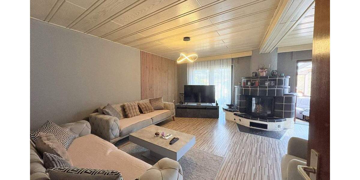 Mehrfamilienhaus, Wohnhaus Stadtallendorf-Wolferode Wolferode - 6 Zimmer, 208 m&sup2;, 299.900&euro; | Angebot:25775613