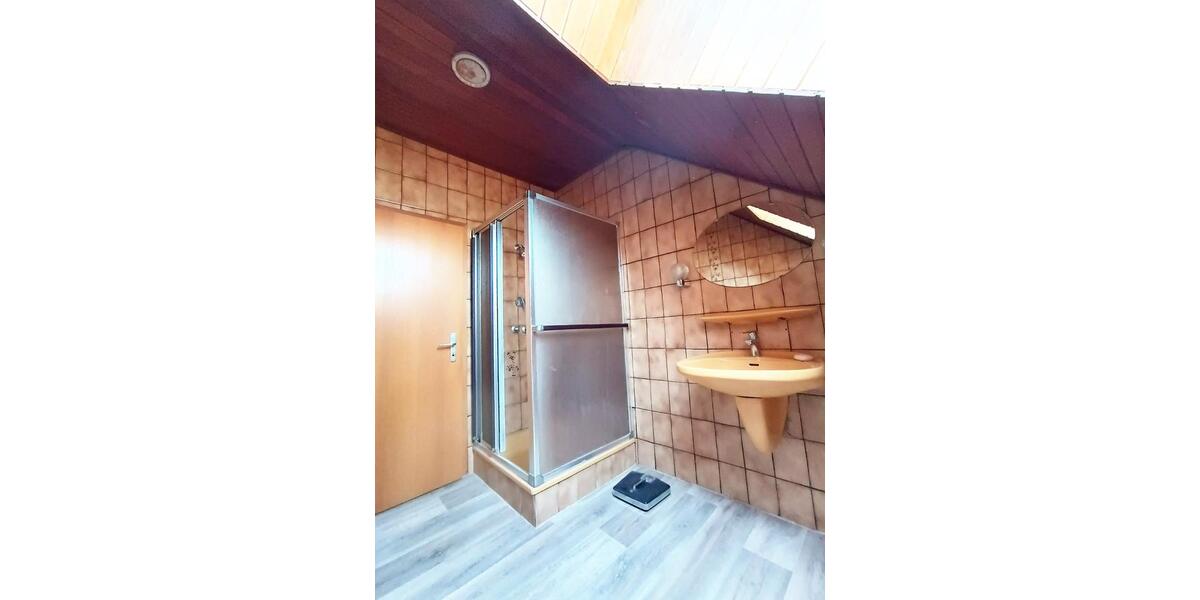 Einfamilienhaus Lollar - 9 Zimmer, 220 m&sup2;, 530.000&euro; | Angebot:26786583