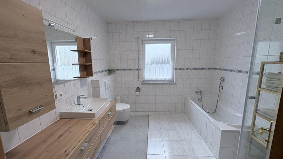 Erdgeschoßwohnung Battenberg (Eder) - 3 Zimmer, 95 m&sup2;, 960&euro; | Angebot:24639533