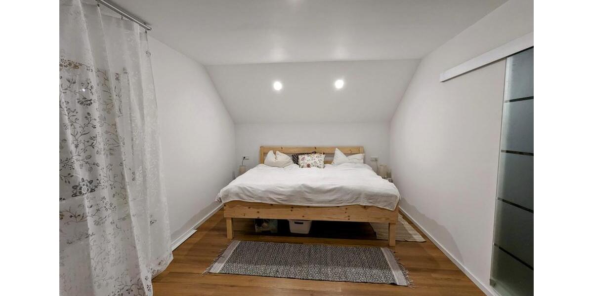 Dachgeschoßwohnung Wohratal - 4 Zimmer, 130 m&sup2;, 1.000&euro; | Angebot:25853902