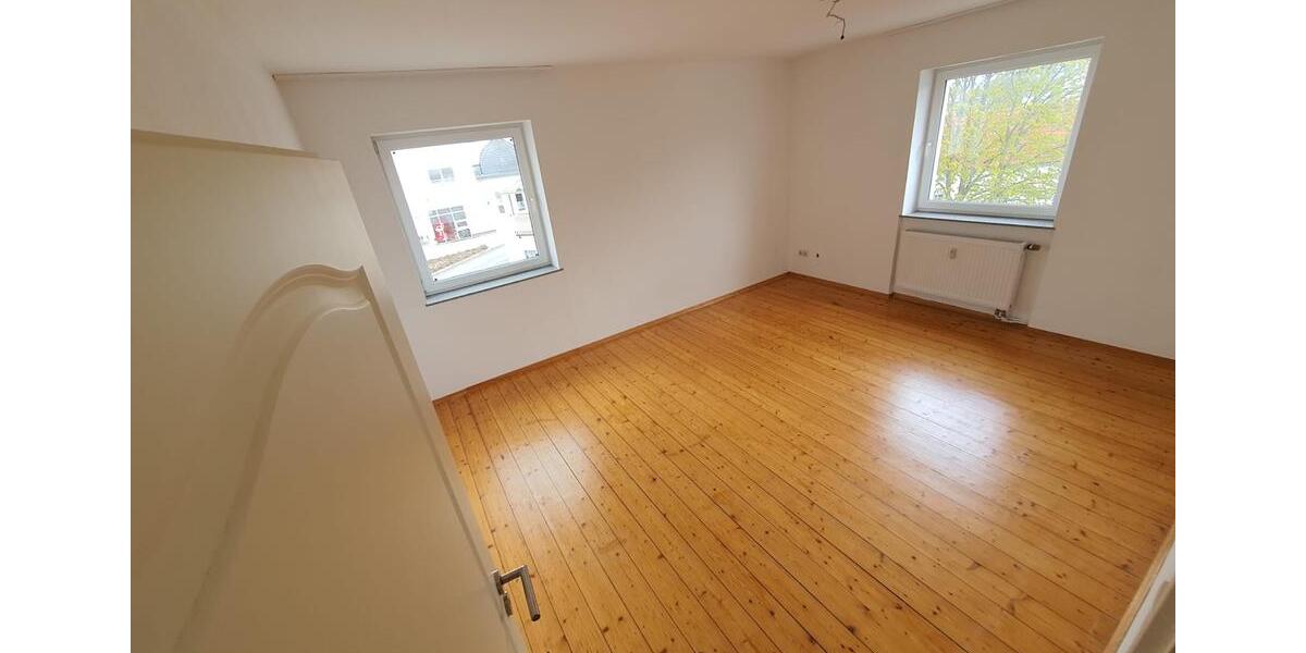 Etagenwohnung Wetter (Hessen) - 4 Zimmer, 126 m&sup2;, 1.300&euro; | Angebot:26168368