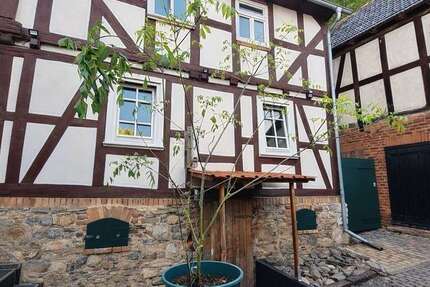 Haus Lohra - 8 Zimmer, 180 m&sup2;, 215.000&euro; | Angebot:25336671