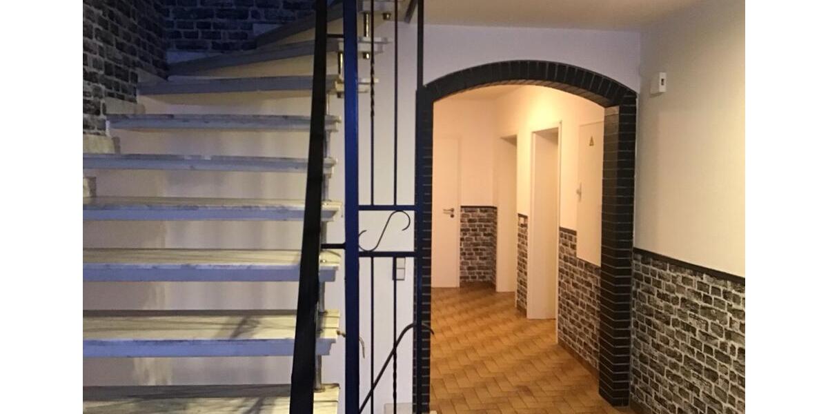 Einfamilienhaus Gilserberg - 8 Zimmer, 225 m&sup2;, 1.500&euro; | Angebot:24099540