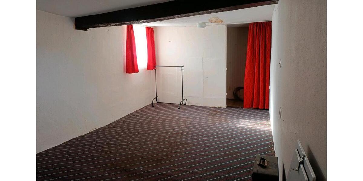 Einfamilienhaus Wetter (Hessen) - 6 Zimmer, 120 m&sup2;, 99.000&euro; | Angebot:25299986