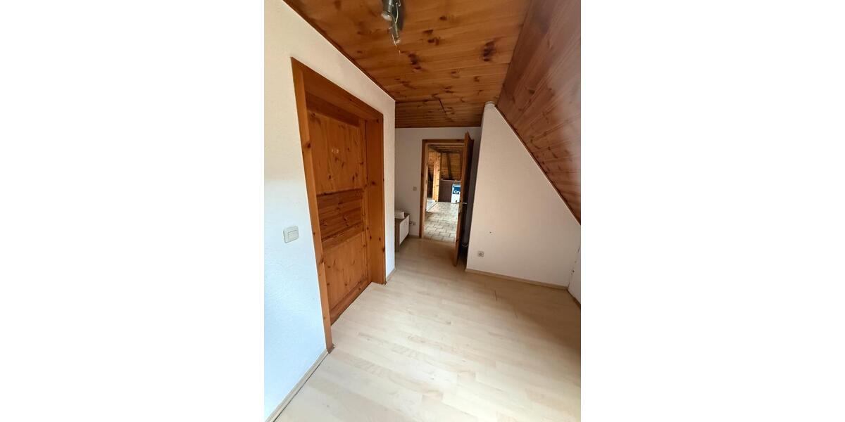 Dachgeschoßwohnung Frankenberg (Eder) - 2 Zimmer, 75 m&sup2;, 650&euro; | Angebot:24239943