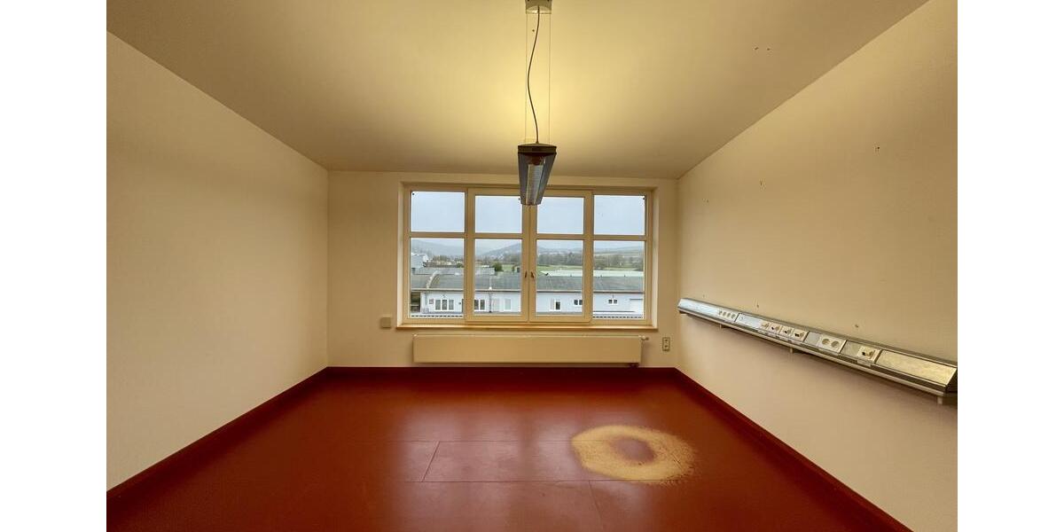 Gewerbeobjekt Frankenberg (Eder) - 2.750&euro; | Angebot:18001884